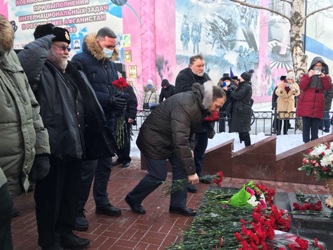 Дмитрий Кудинов возложил цветы к памятнику воинам-интернационалистам